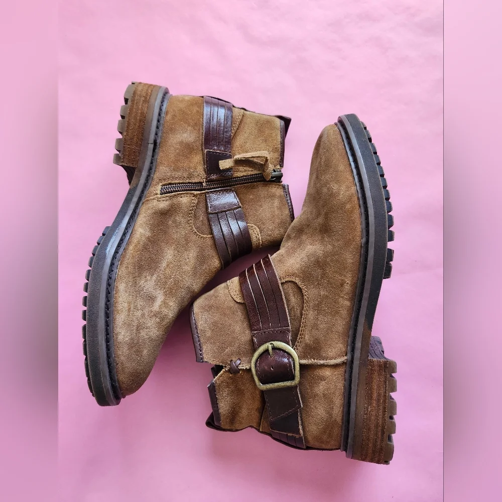 6.5 Sofft Women's Lavina belted buckle zip ankle bootie in Siena brown suede... - Picture 6 of 9